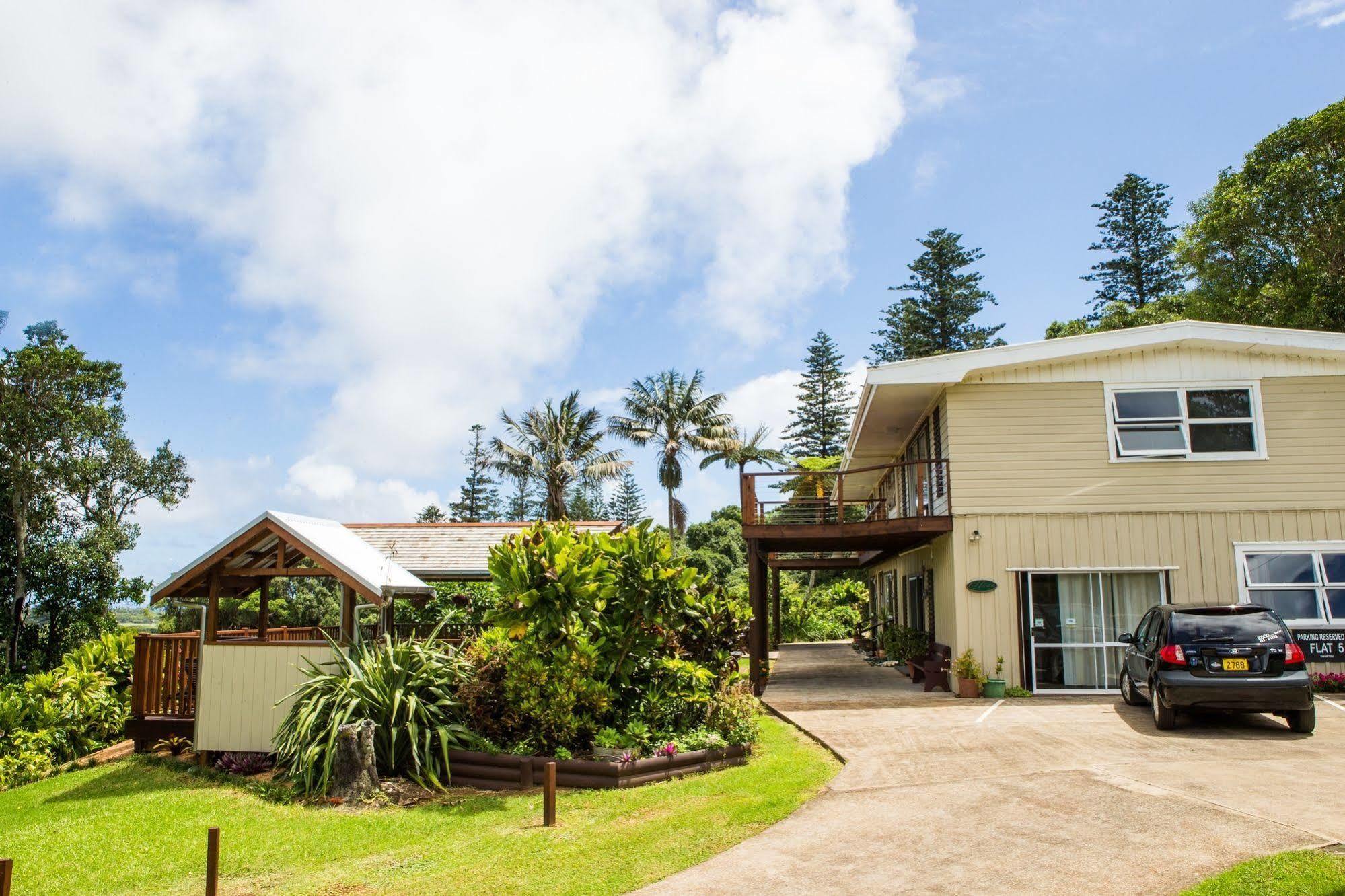 Hideaway Retreat Hotel Burnt Pine Bagian luar foto