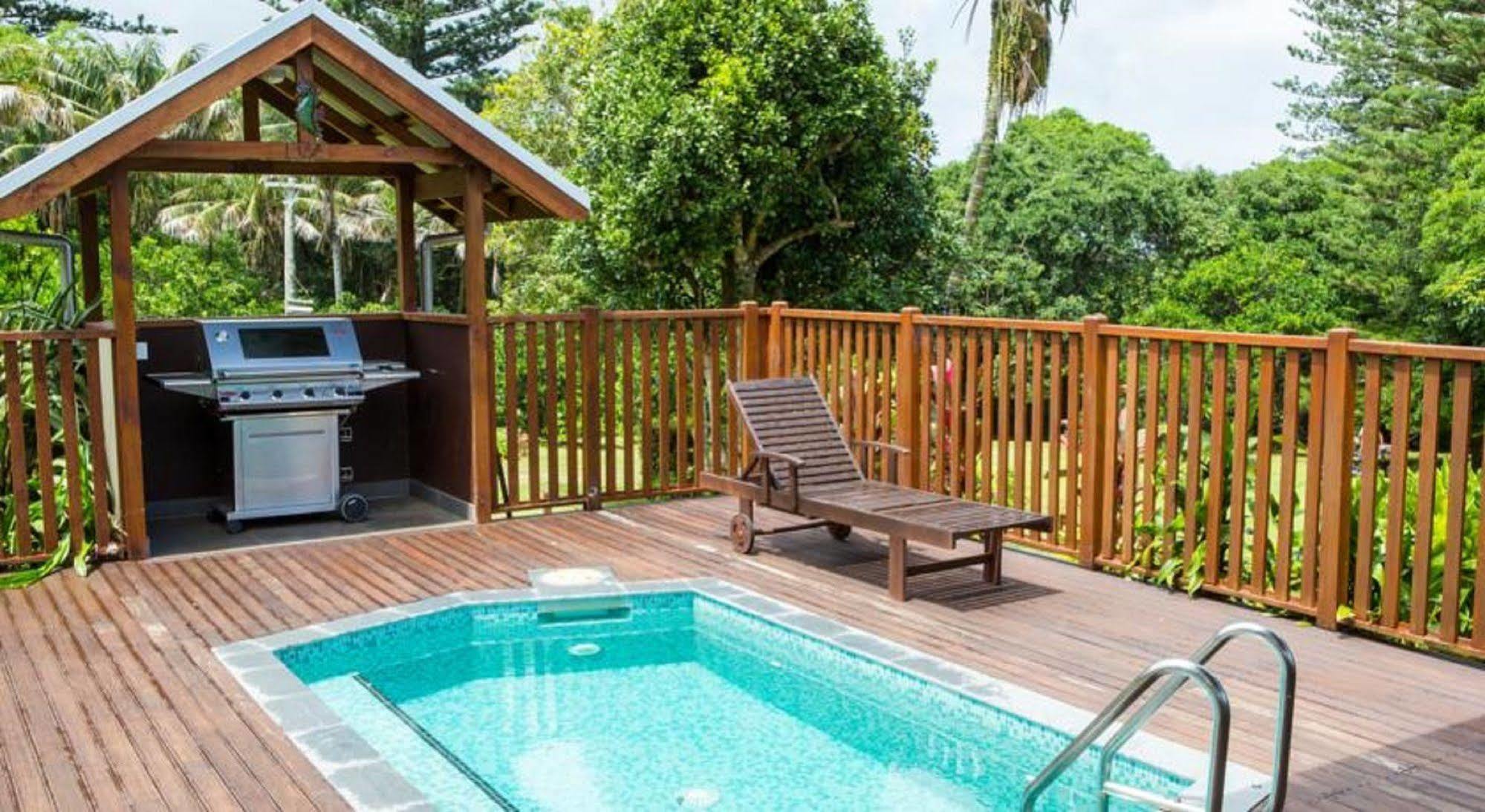 Hideaway Retreat Hotel Burnt Pine Bagian luar foto