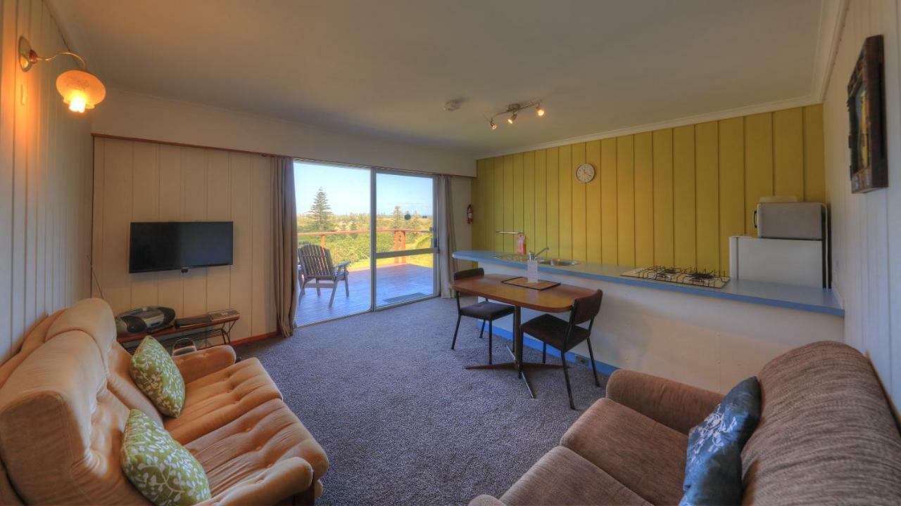 Hideaway Retreat Hotel Burnt Pine Bagian luar foto