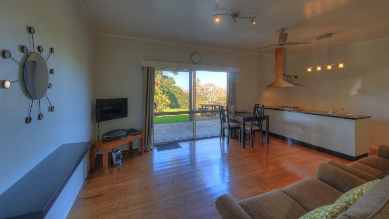 Hideaway Retreat Hotel Burnt Pine Bagian luar foto