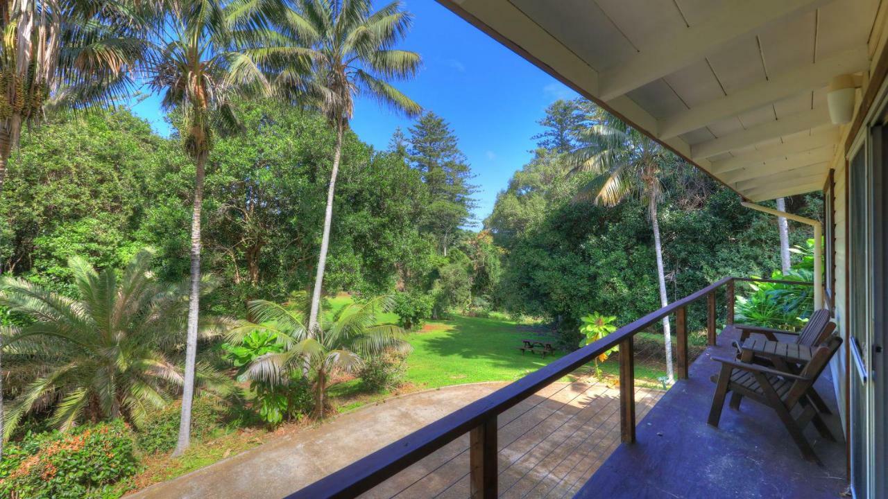 Hideaway Retreat Hotel Burnt Pine Bagian luar foto