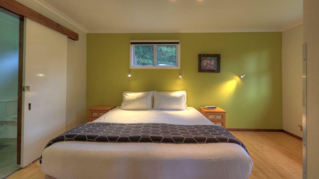 Hideaway Retreat Hotel Burnt Pine Bagian luar foto