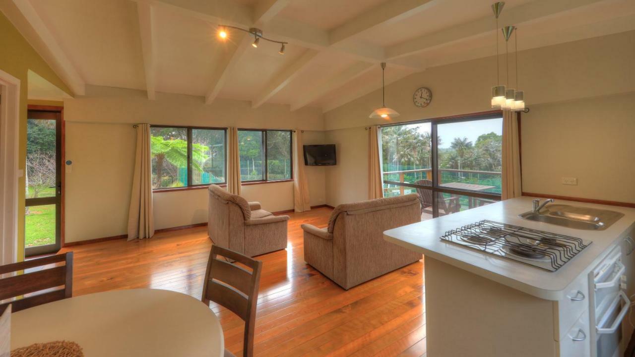 Hideaway Retreat Hotel Burnt Pine Bagian luar foto