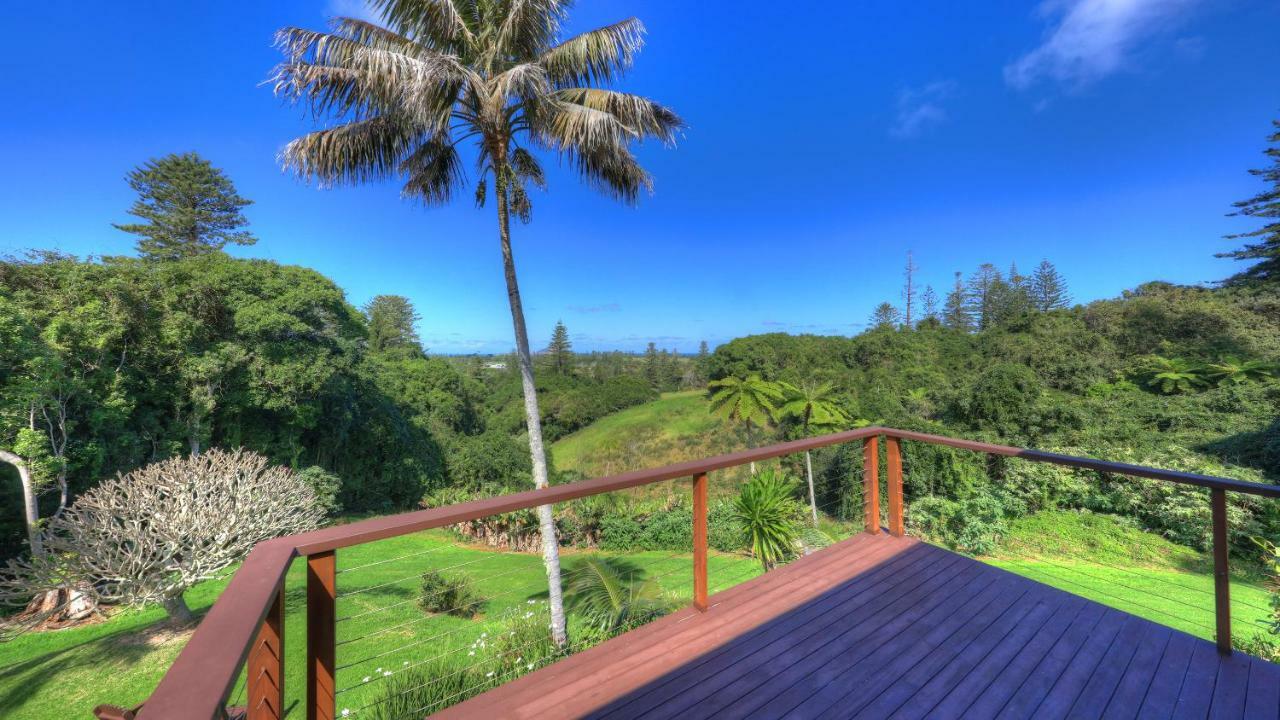 Hideaway Retreat Hotel Burnt Pine Bagian luar foto