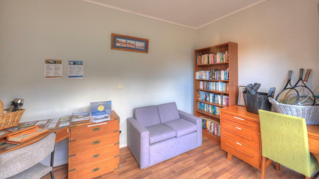 Hideaway Retreat Hotel Burnt Pine Bagian luar foto